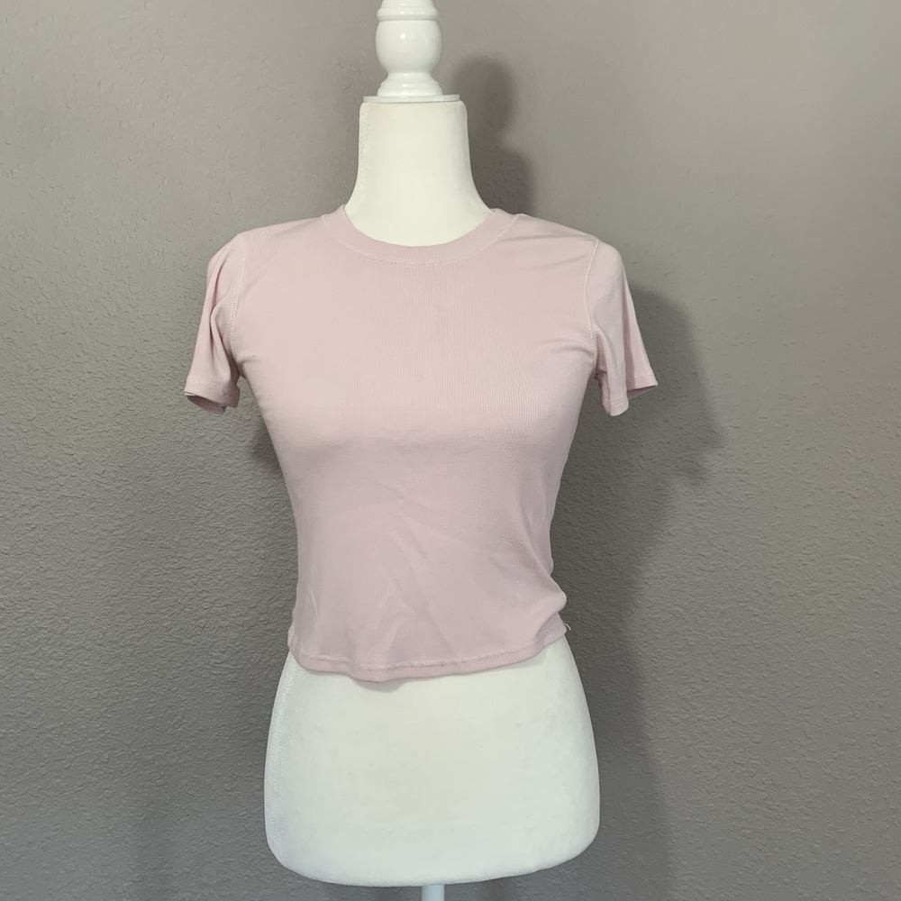 Aritzia Wilfred Women's Baby Pink Ribbed Cropped Top Size S Casual Crew Neck EUC